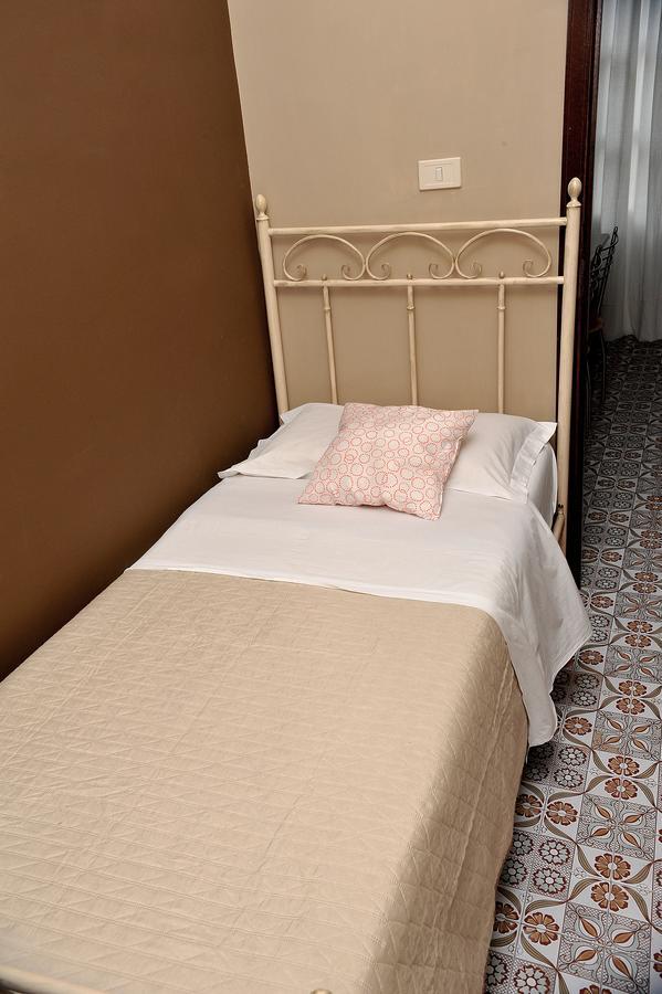 Sicilysuitehome Catania Bagian luar foto